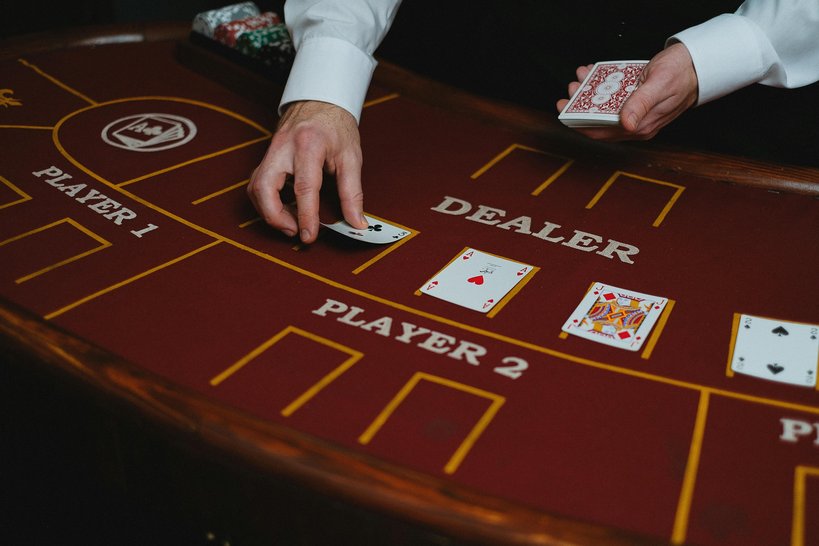 Comment les croupiers en direct ont transformé l'industrie des casinos en ligne Comment les croupiers en direct ont transformé l'industrie des casinos en ligne